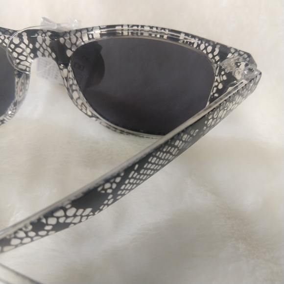 Retro UV 400 Snakeskin Print Sunglasses Black - Picture 8 of 8